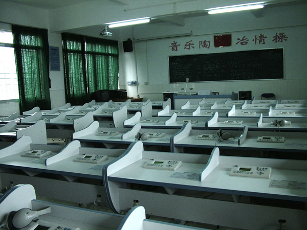 數字語(yǔ)音室、模擬語(yǔ)音室