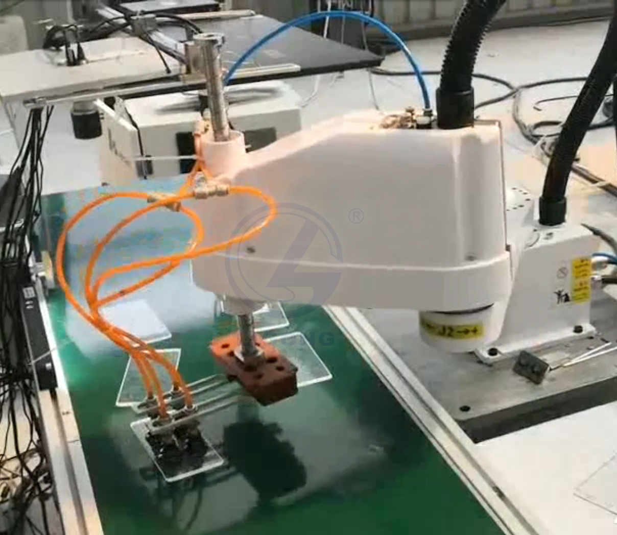 工業(yè)機器人生產(chǎn)流水線(xiàn)